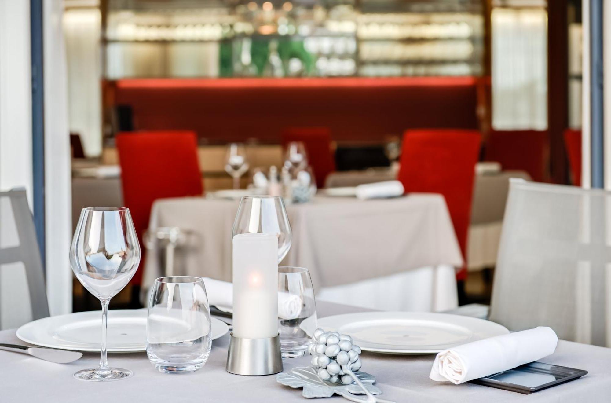 Hotel-Restaurant Le Chateau De Besseuil, Macon Nord - Teritoria Clessé Eksteriør billede